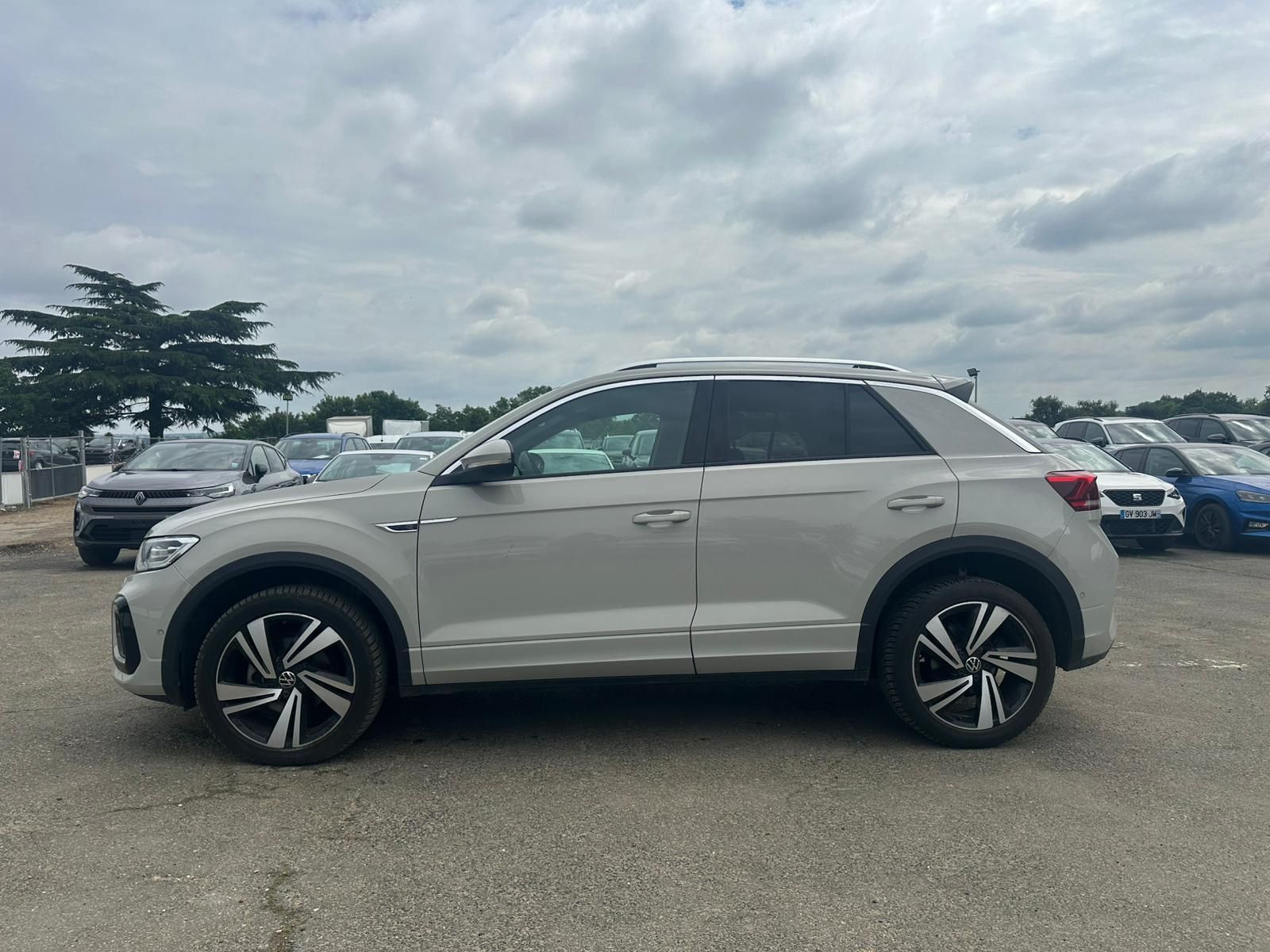 VOLKSWAGEN T-ROC R-LINE 1.5 TSI 150Ch Start/Stop DSG7 – 5P occasion - Leader export auto Algérie, licence moudjahidine, CCR (Vue 4) - DJCAR