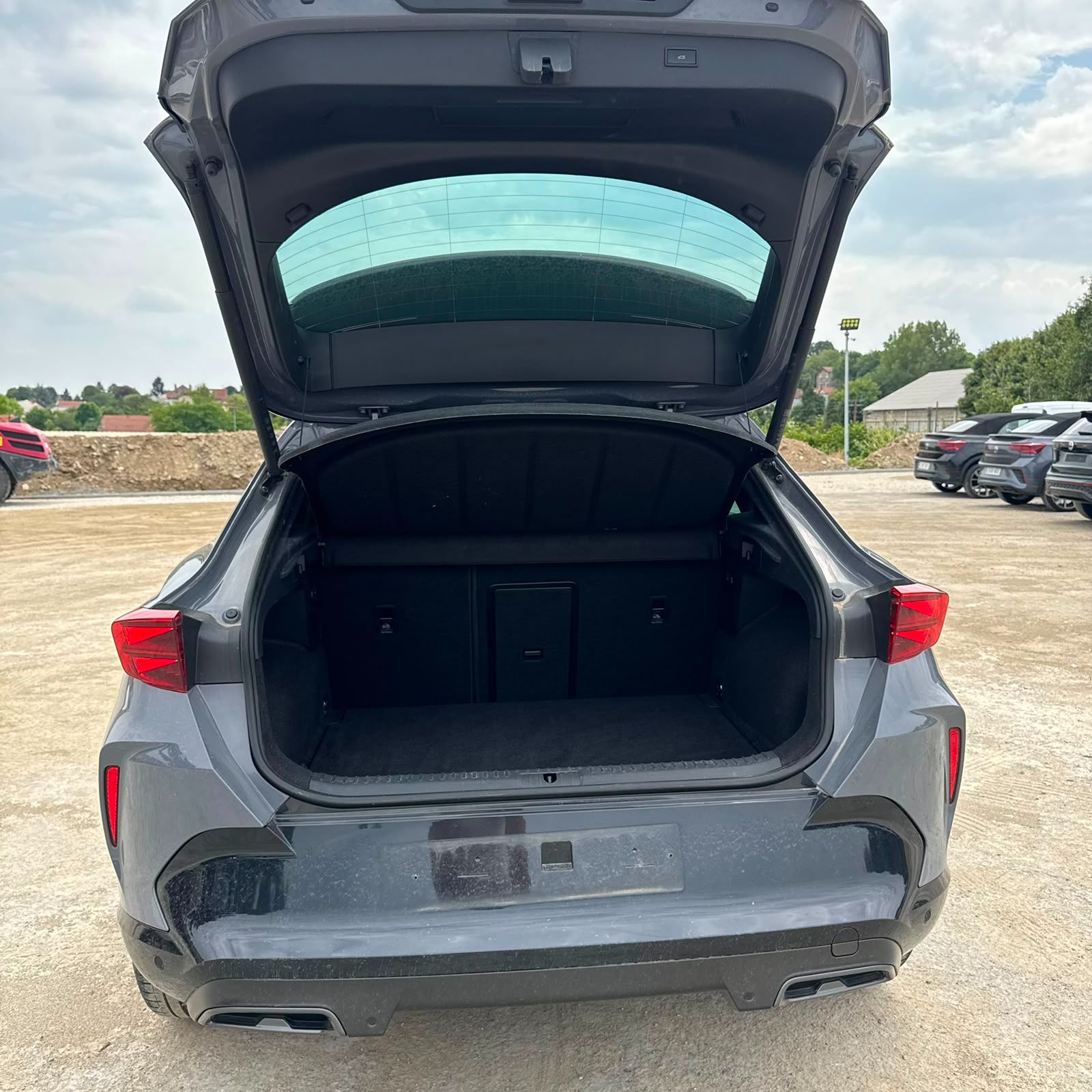 CUPRA FORMENTOR PH2 1.5 eTSI 150 ch DSG7 V – PK HIVER SIEGECUIR ALCT ELE JA19BI CAM – 5P occasion - Leader export auto Algérie, licence moudjahidine, CCR (Vue 9) - DJCAR