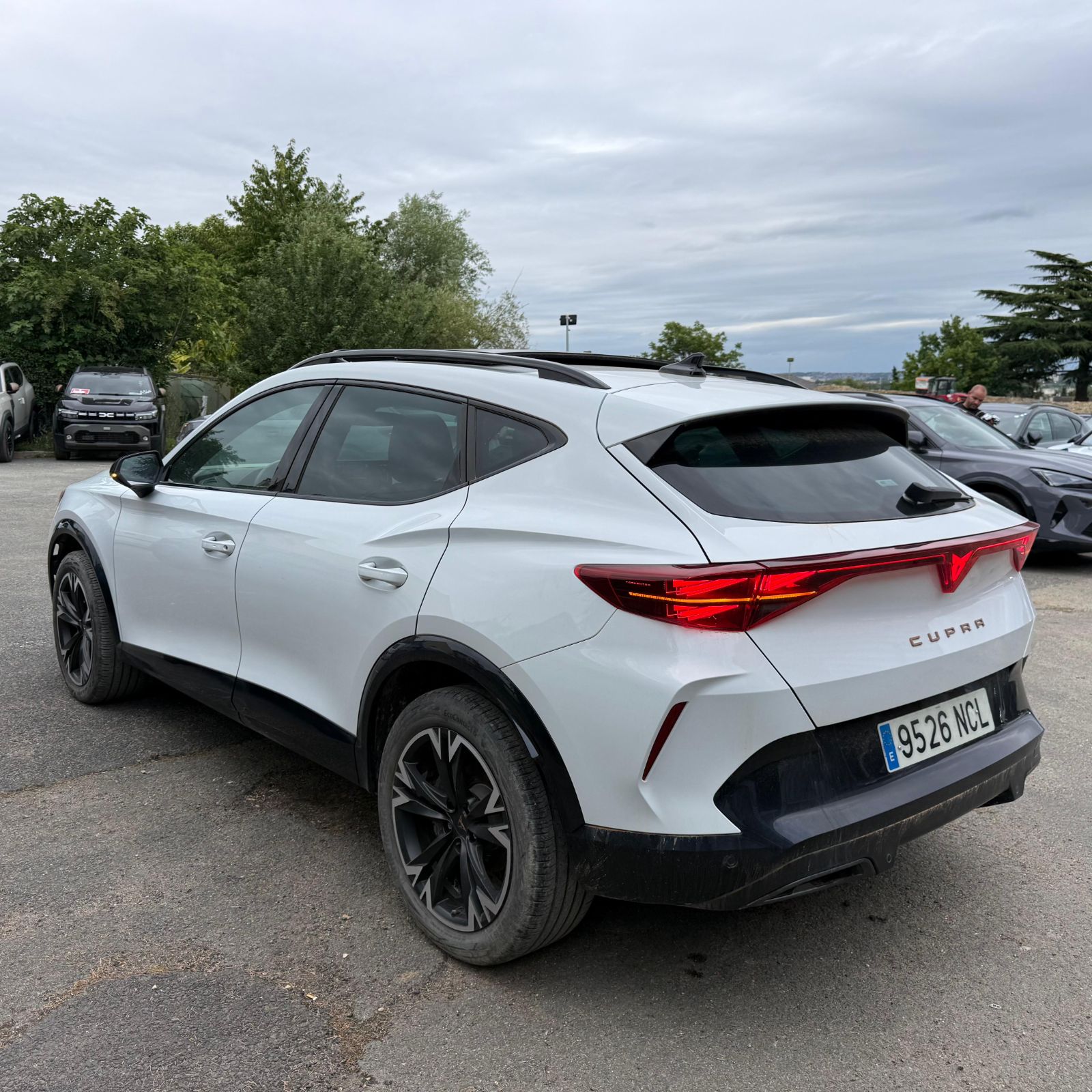 CUPRA FORMENTOR PH2 1.5 eTSI 150 ch DSG7 V – TOIT PANO – 5P occasion - Leader export auto Algérie, licence moudjahidine, CCR (Vue 3) - DJCAR