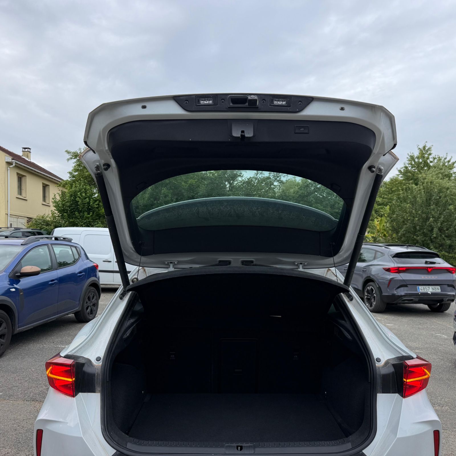 CUPRA FORMENTOR PH2 1.5 eTSI 150 ch DSG7 V – TOIT PANO – 5P occasion - Leader export auto Algérie, licence moudjahidine, CCR (Vue 10) - DJCAR
