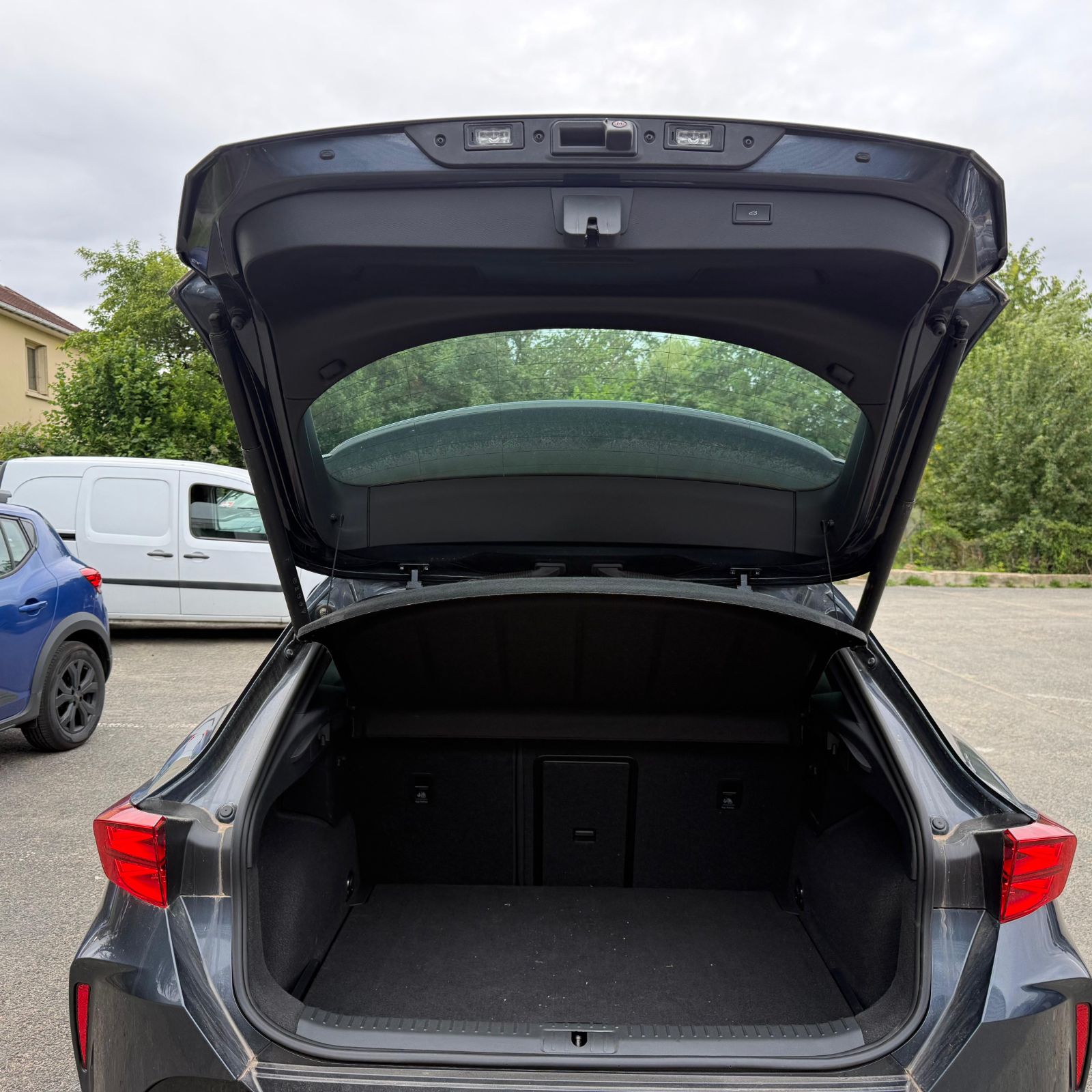 CUPRA FORMENTOR PH2 1.5 eTSI 150 ch DSG7 V – TOIT PANO – 5P occasion - Leader export auto Algérie, licence moudjahidine, CCR (Vue 3) - DJCAR