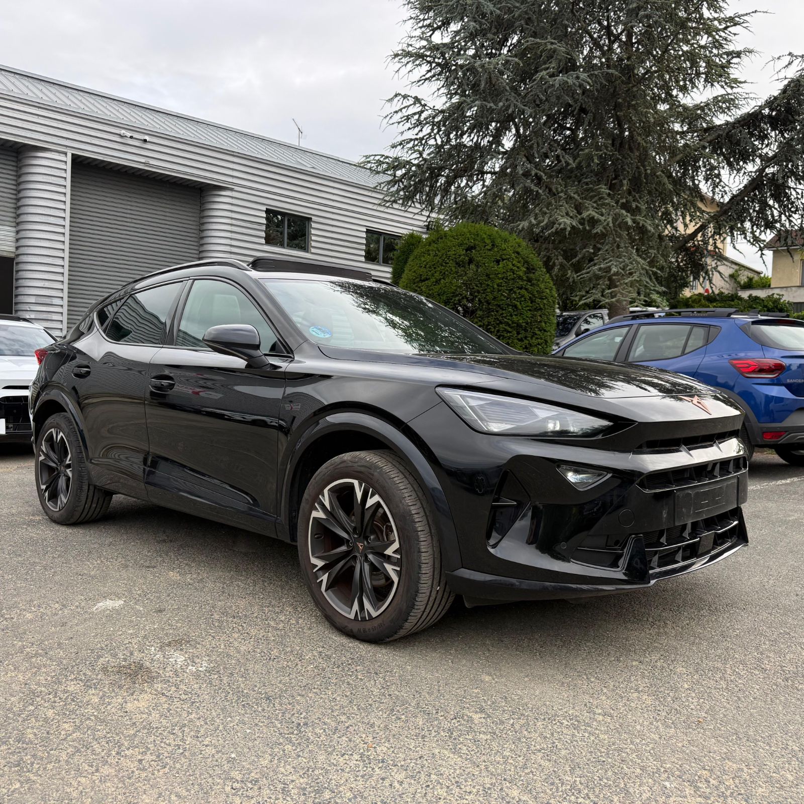 CUPRA FORMENTOR PH2 1.5 eTSI 150 ch DSG7 V – TOIT PANO – 5P occasion - Leader export auto Algérie, licence moudjahidine, CCR (Vue 3) - DJCAR