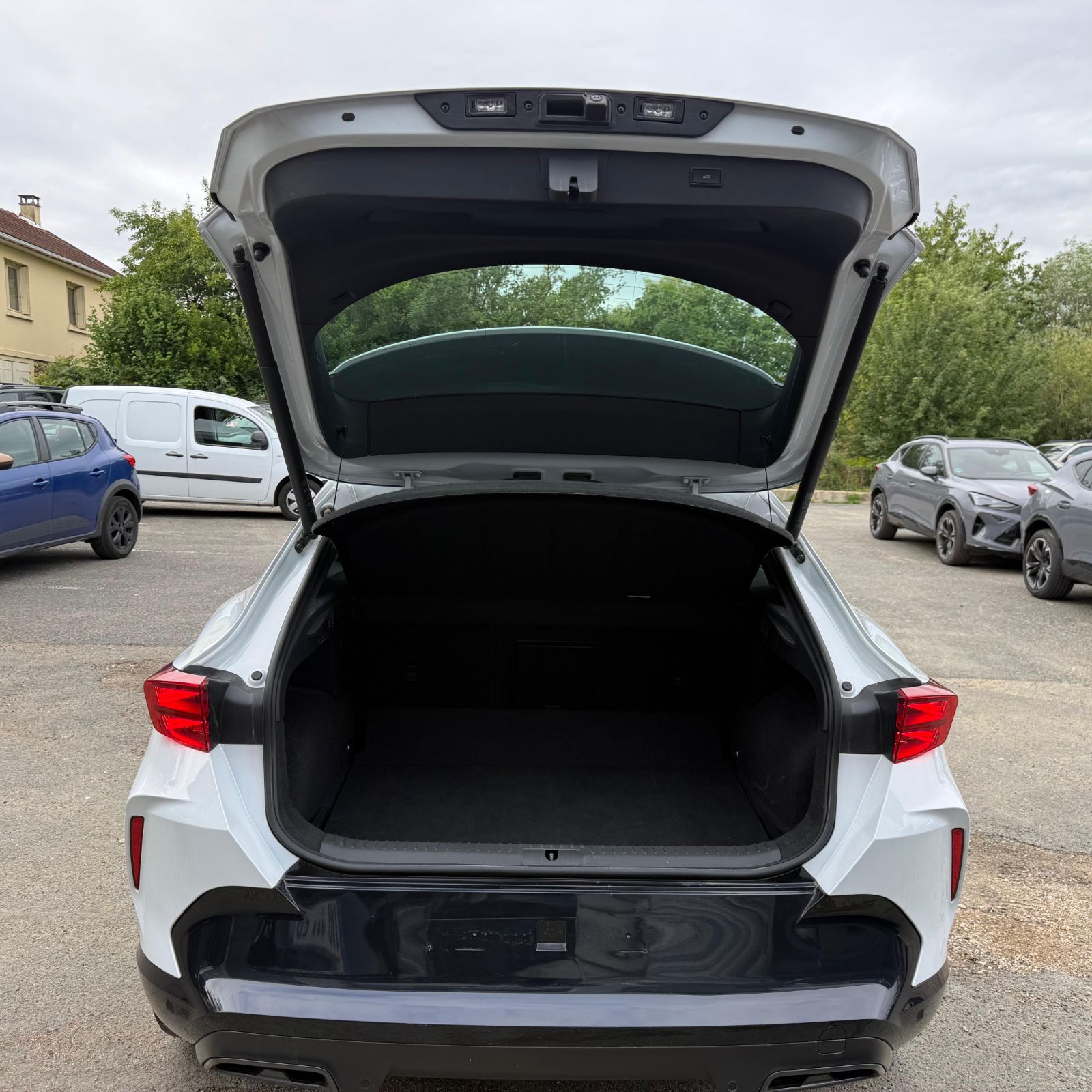 CUPRA FORMENTOR PH2 1.5 eTSI 150 ch DSG7 V – TOIT PANO – 5P occasion - Leader export auto Algérie, licence moudjahidine, CCR (Vue 10) - DJCAR
