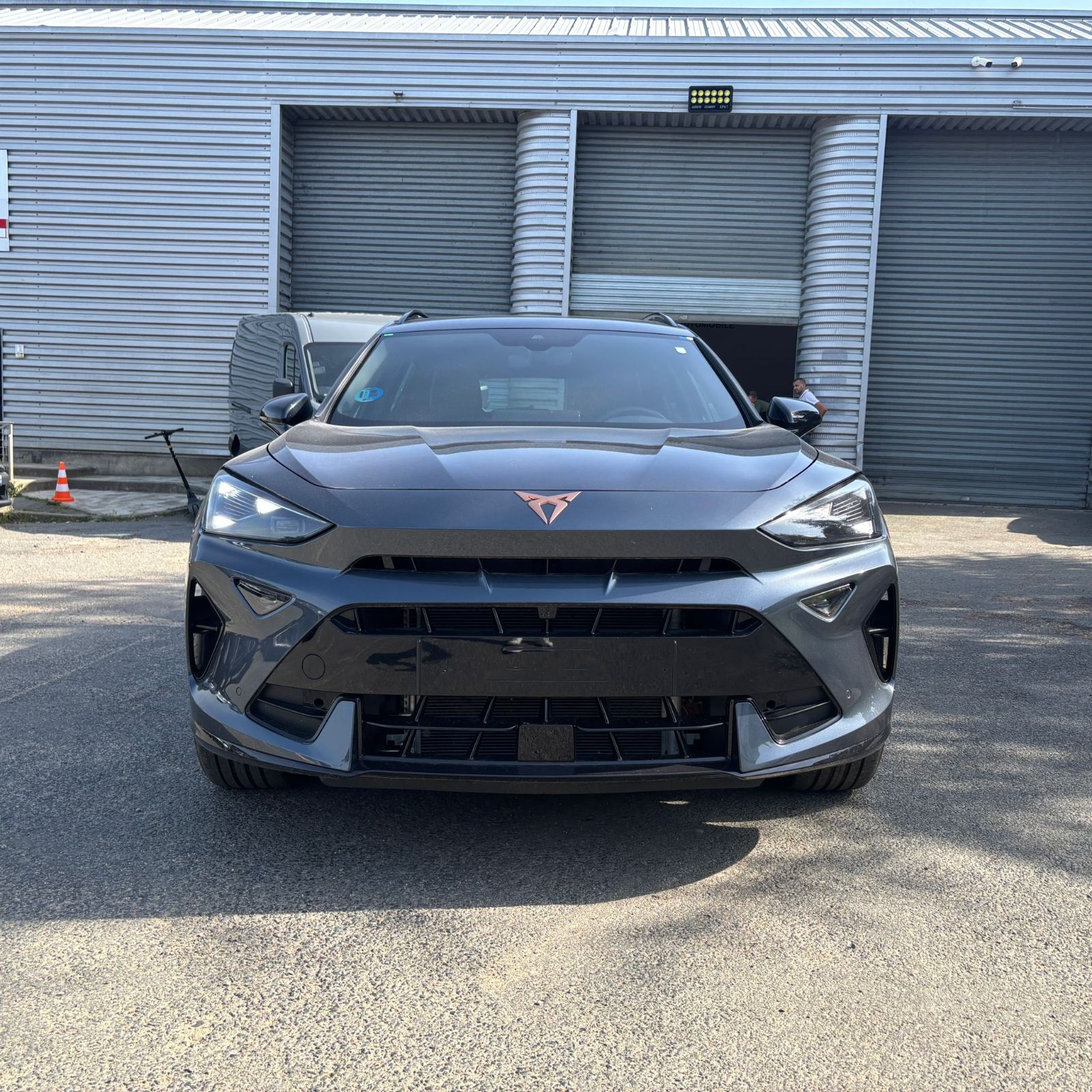 CUPRA FORMENTOR PH2 1.5 eTSI 150 ch DSG7 V – TOIT PANO – 5P occasion - Leader export auto Algérie, licence moudjahidine, CCR (Vue 3) - DJCAR