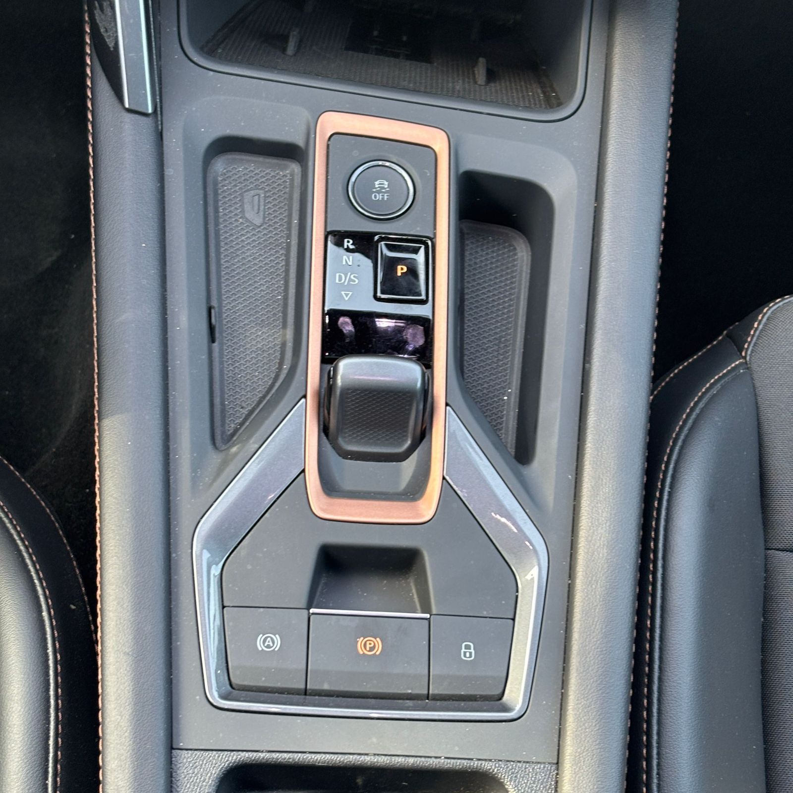 CUPRA FORMENTOR PH2 1.5 eTSI 150 ch DSG7 V – TOIT PANO – 5P occasion - Leader export auto Algérie, licence moudjahidine, CCR (Vue 16) - DJCAR