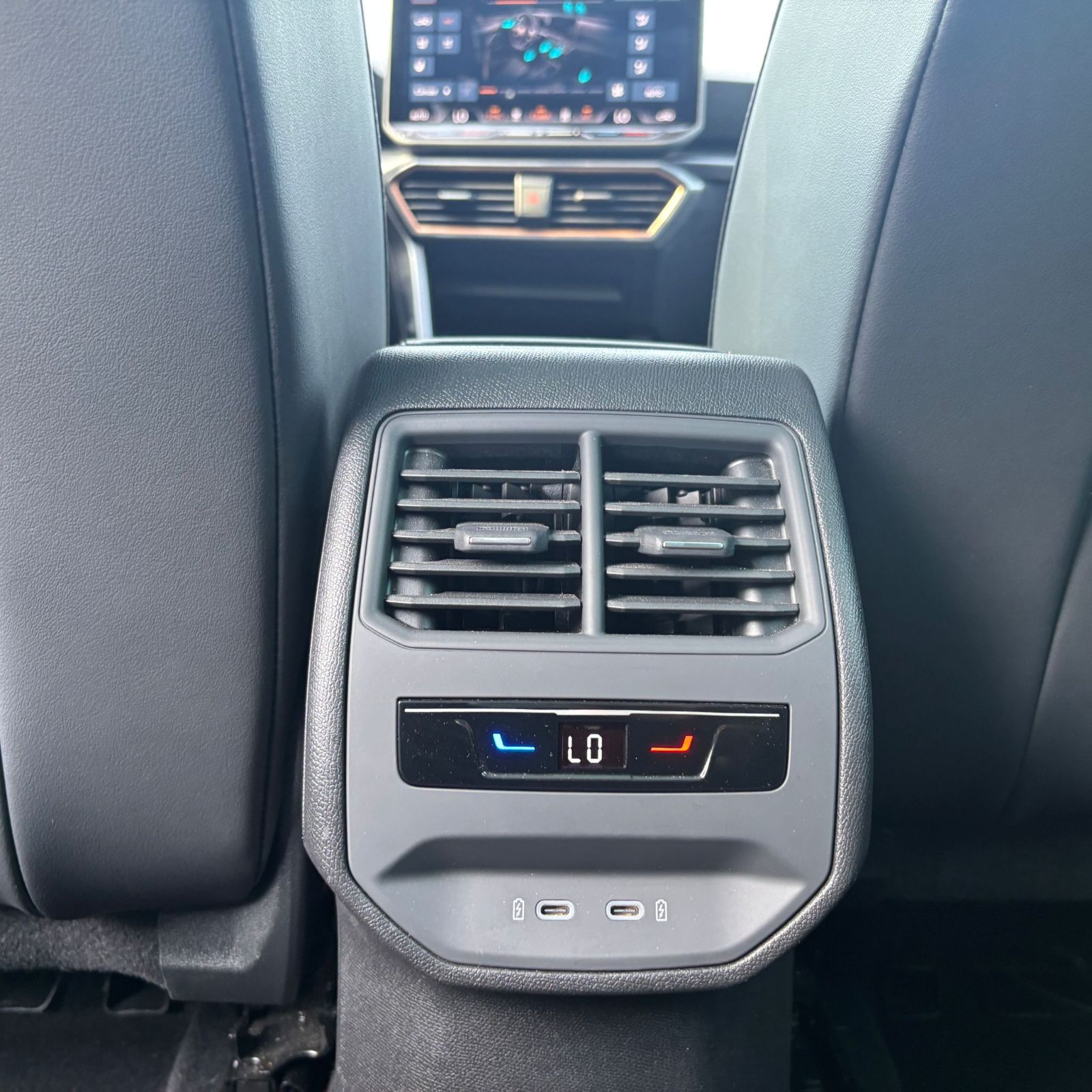 CUPRA FORMENTOR PH2 1.5 eTSI 150 ch DSG7 V – TOIT PANO – 5P occasion - Leader export auto Algérie, licence moudjahidine, CCR (Vue 18) - DJCAR