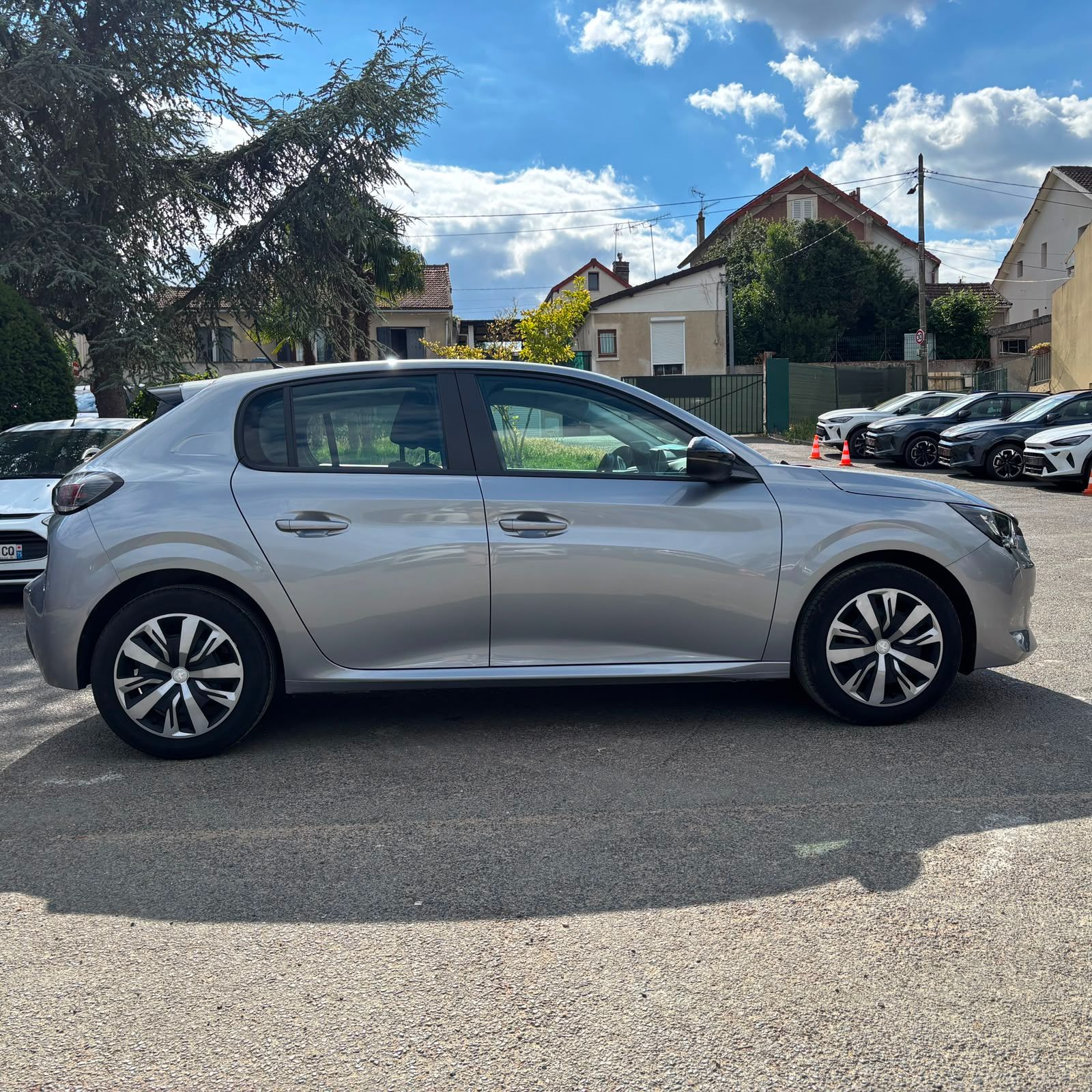 PEUGEOT 208 1.2 PureTech 75 S&S BVM5 Style Pack – 5P occasion - Leader export auto Algérie, licence moudjahidine, CCR (Vue 3) - DJCAR