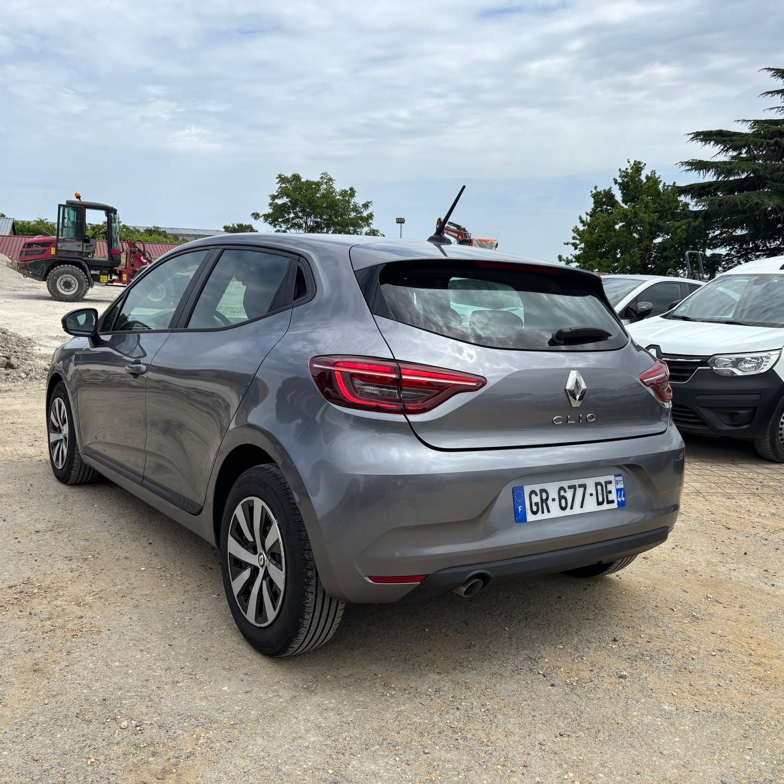 RENAULT CLIO V 1.0 Tce 90ch Phase 2 Techno – 5P occasion - Leader export auto Algérie, licence moudjahidine, CCR (Vue 3) - DJCAR