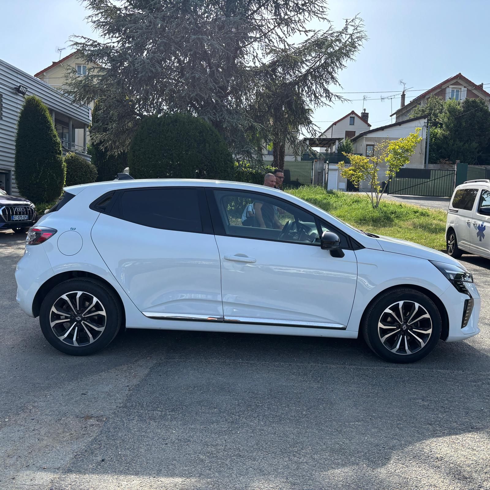 RENAULT CLIO V 1.0 Tce 90ch Phase 2 Techno – 5P occasion - Leader export auto Algérie, licence moudjahidine, CCR (Vue 9) - DJCAR