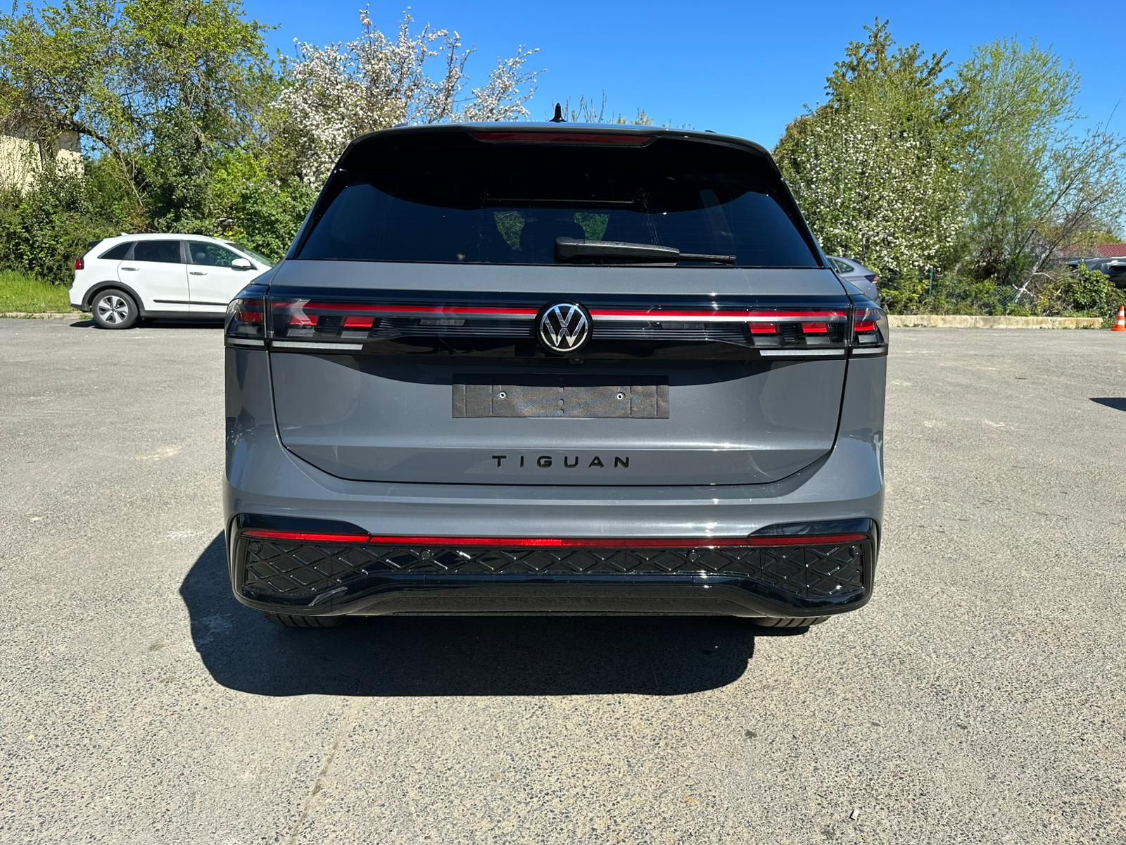 VOLKSWAGEN TIGUAN 1.5 eTSI 150CH DSG R-Line neuf - Leader export auto Algérie, licence moudjahidine, CCR (Vue 5) - DJCAR