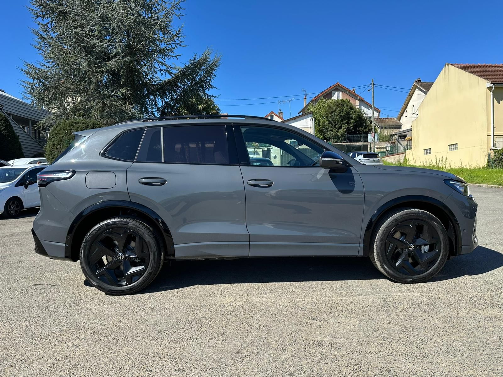 VOLKSWAGEN TIGUAN 1.5 eTSI 150CH DSG R-Line neuf - Leader export auto Algérie, licence moudjahidine, CCR (Vue 9) - DJCAR