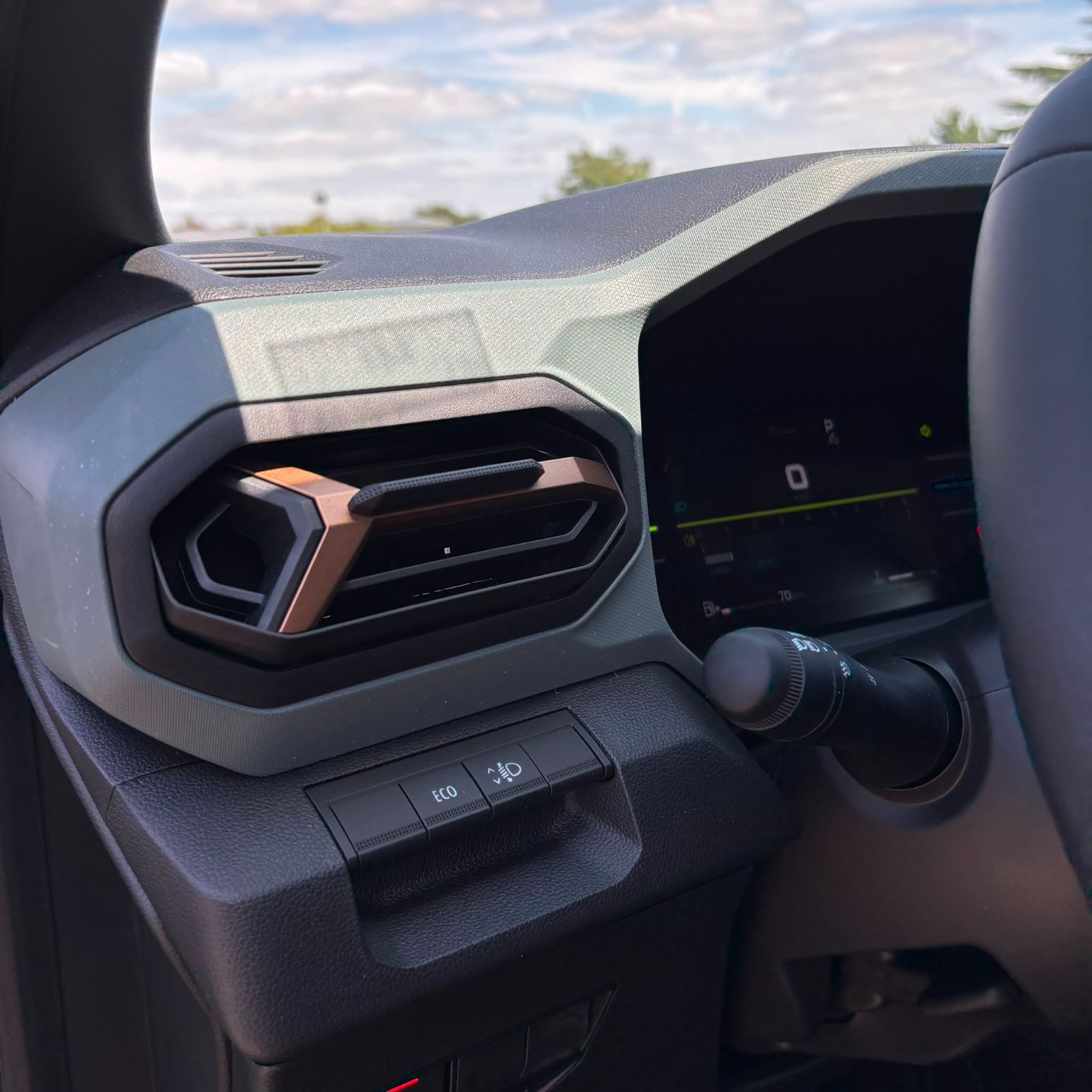 DACIA DUSTER New Extreme 1.3 Tce 150 Ch BVA PAR – ANG neuf - Leader export auto Algérie, licence moudjahidine, CCR (Vue 20) - DJCAR