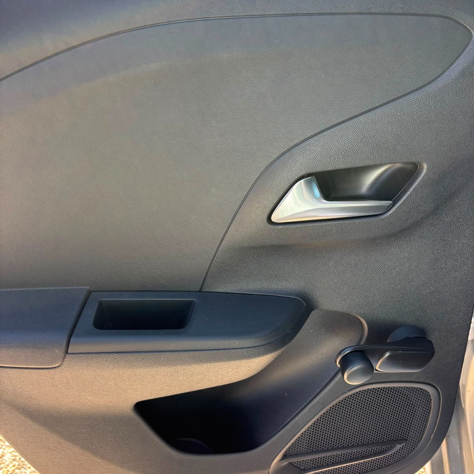 OPEL CORSA 1.2 PT 75CH BUSINESS ELEGANCE BVM5 occasion - Leader export auto Algérie, licence moudjahidine, CCR (Vue 13) - DJCAR