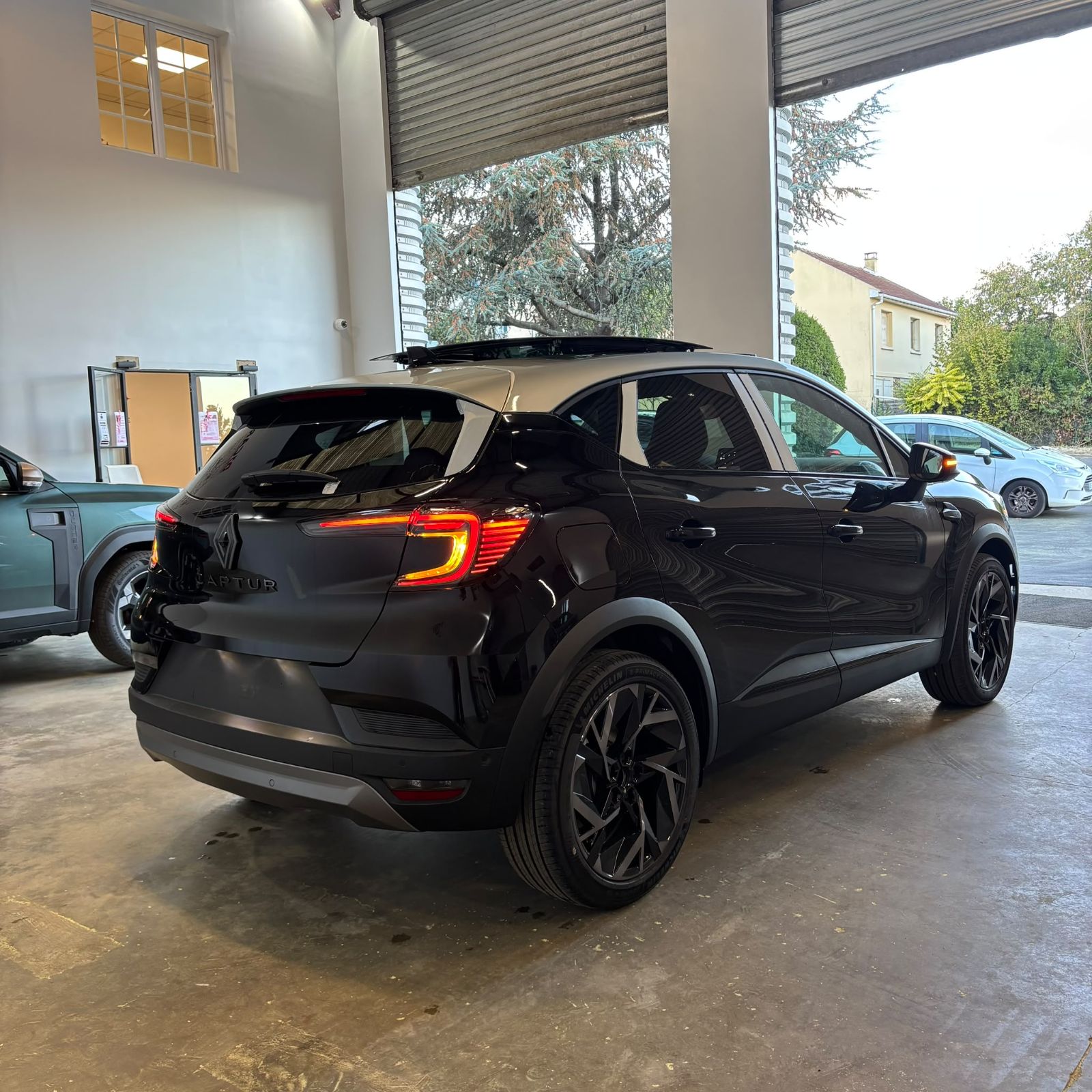 RENAULT CAPTUR ALPINE 1.3 Tce 155Ch BVA TOIT GRIS neuf - Leader export auto Algérie, licence moudjahidine, CCR (Vue 5) - DJCAR