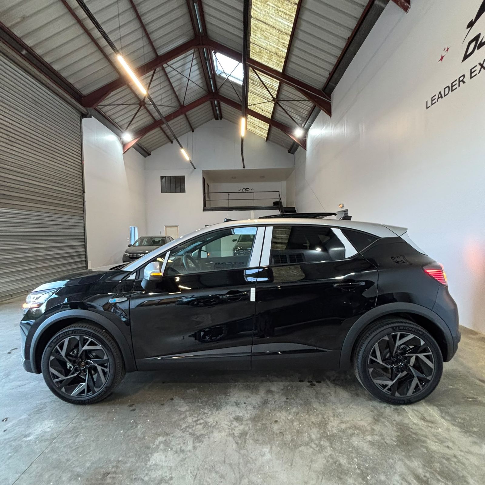 RENAULT CAPTUR ALPINE 1.3 Tce 155Ch BVA TOIT GRIS neuf - Leader export auto Algérie, licence moudjahidine, CCR (Vue 8) - DJCAR