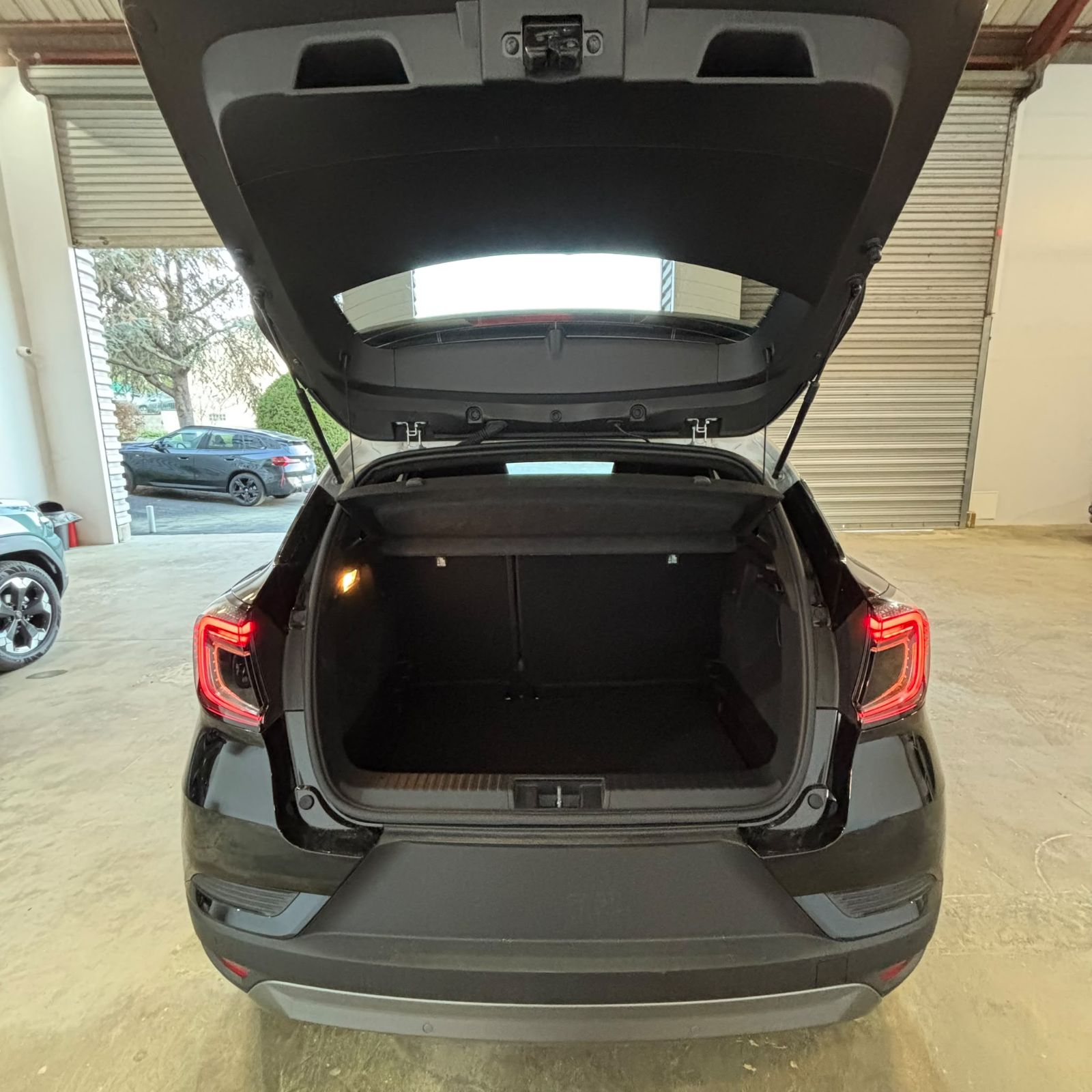 RENAULT CAPTUR ALPINE 1.3 Tce 155Ch BVA TOIT GRIS neuf - Leader export auto Algérie, licence moudjahidine, CCR (Vue 9) - DJCAR