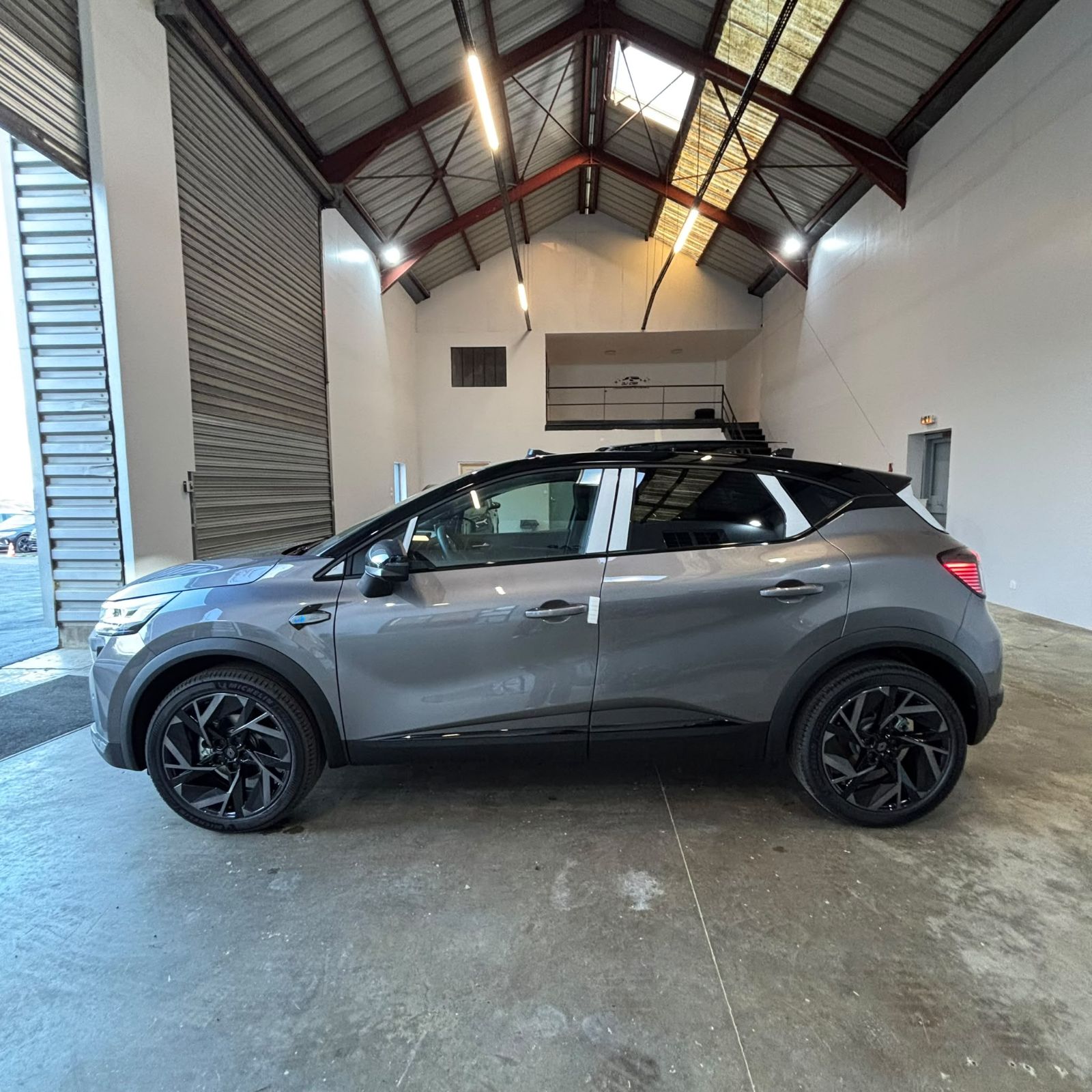 RENAULT CAPTUR ALPINE 1.3 Tce 155Ch BVA TOIT NOIR neuf - Leader export auto Algérie, licence moudjahidine, CCR (Vue 4) - DJCAR