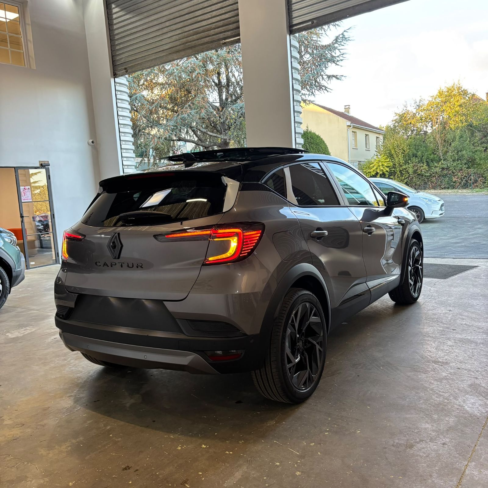 RENAULT CAPTUR ALPINE 1.3 Tce 155Ch BVA TOIT NOIR neuf - Leader export auto Algérie, licence moudjahidine, CCR (Vue 6) - DJCAR