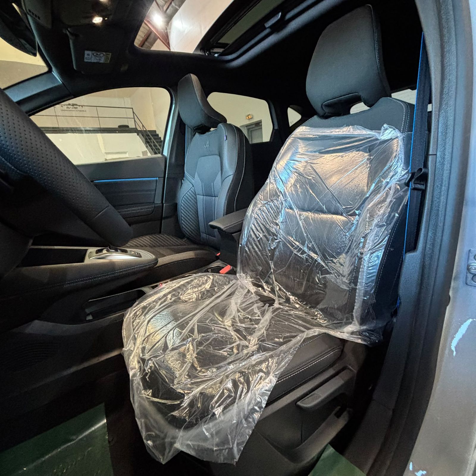 RENAULT CAPTUR ALPINE 1.3 Tce 155Ch BVA TOIT NOIR neuf - Leader export auto Algérie, licence moudjahidine, CCR (Vue 20) - DJCAR