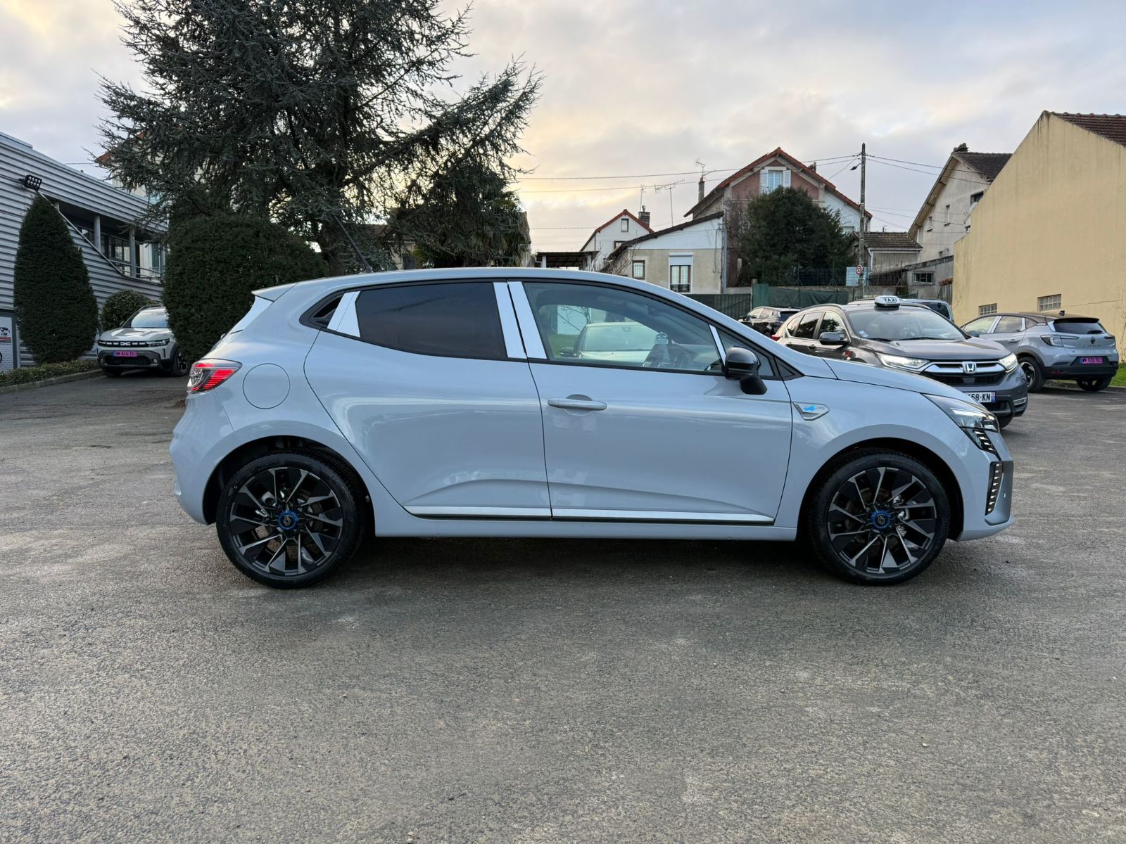 RENAULT CLIO V ESPRIT ALPINE 1.5 DCI 115CH BVM neuf - Leader export auto Algérie, licence moudjahidine, CCR (Vue 5) - DJCAR