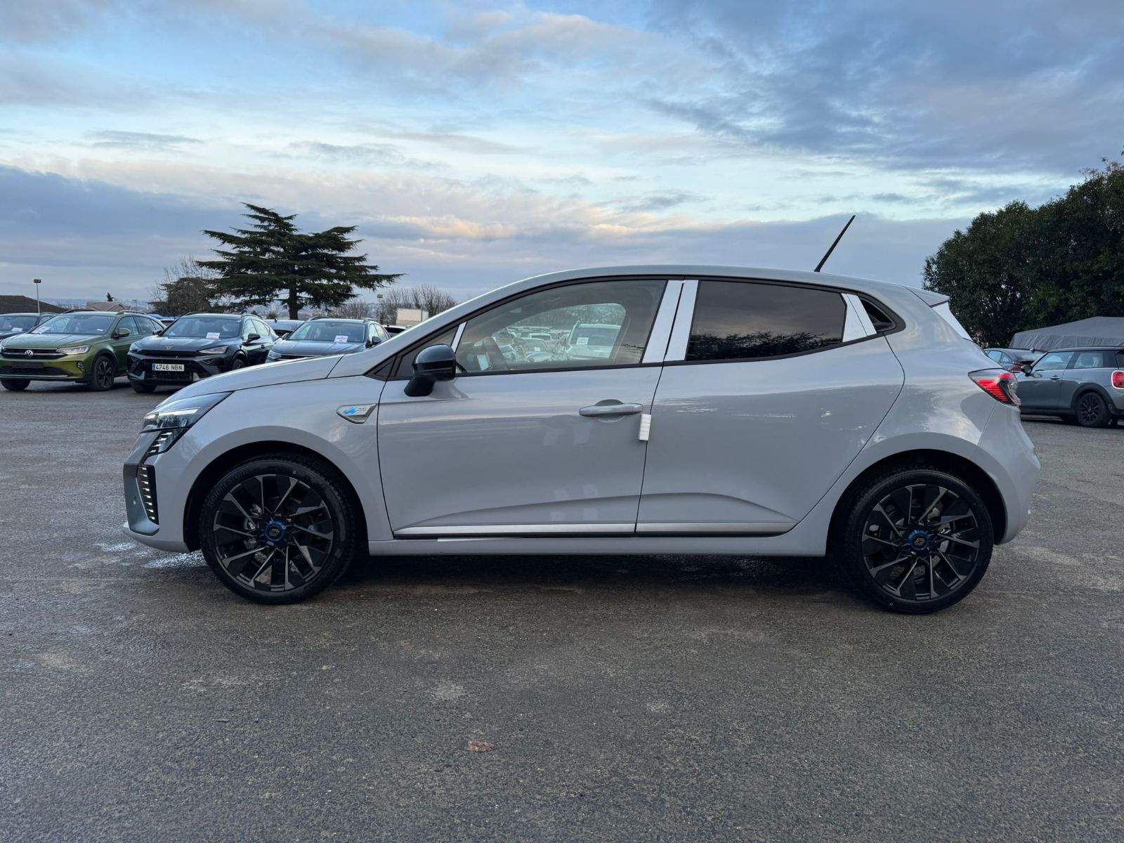 RENAULT CLIO V ESPRIT ALPINE 1.5 DCI 115CH BVM neuf - Leader export auto Algérie, licence moudjahidine, CCR (Vue 6) - DJCAR