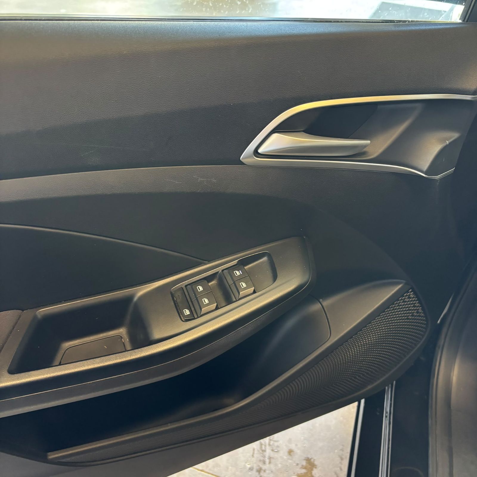 MG MG3 ICE 1.5L MT 2WD 116ch Standard 5P occasion - Leader export auto Algérie, licence moudjahidine, CCR (Vue 12) - DJCAR