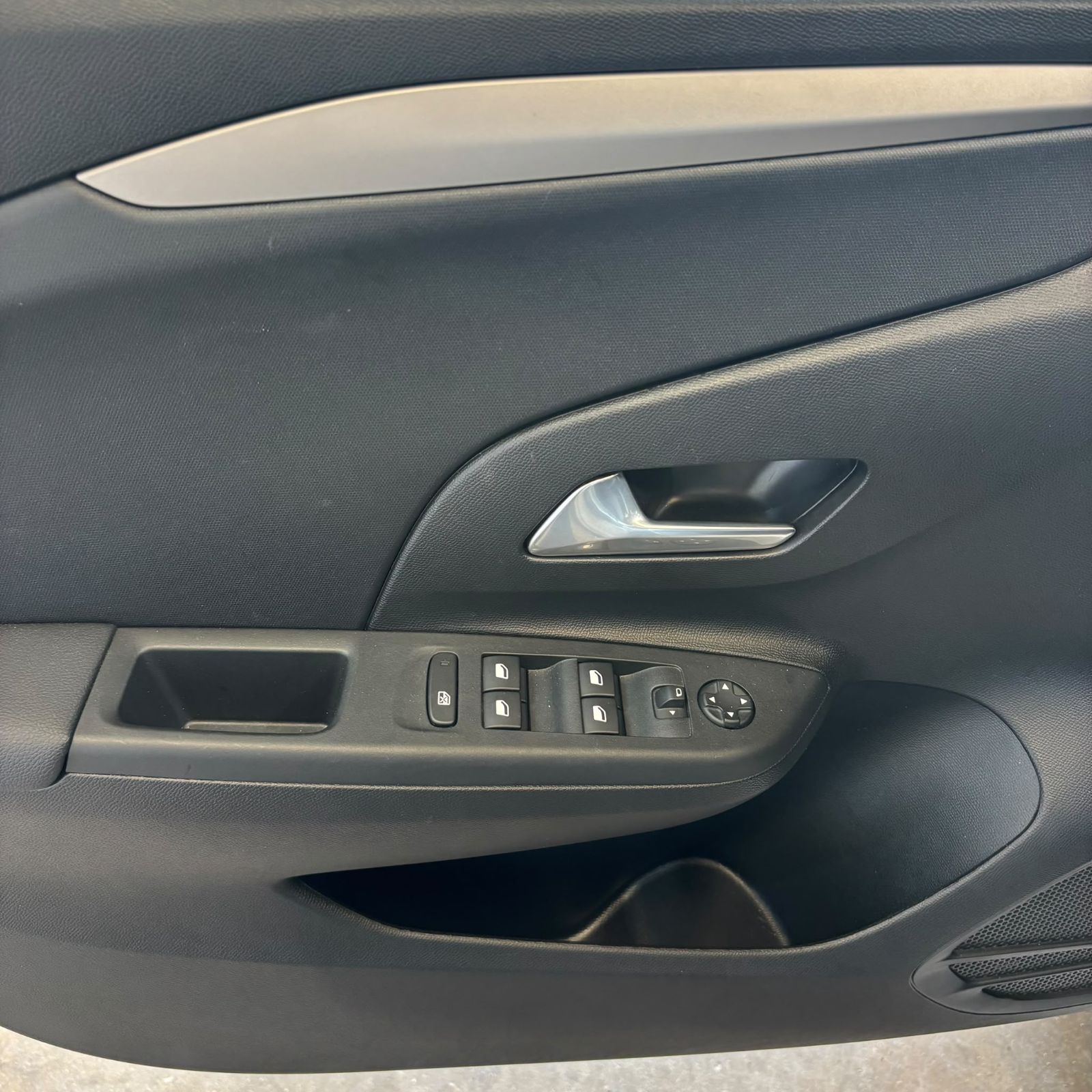 OPEL CORSA 1.2 Turbo 100 ch Edition 5P occasion - Leader export auto Algérie, licence moudjahidine, CCR (Vue 20) - DJCAR