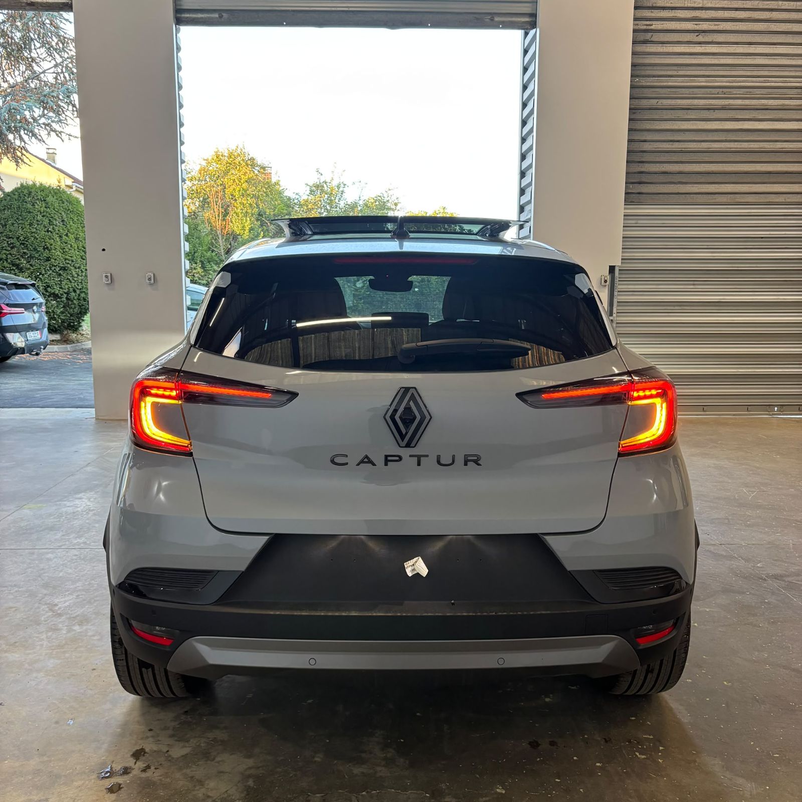 RENAULT CAPTUR ALPINE 1.3 Tce 155Ch BVA TOIT NOIR neuf - Leader export auto Algérie, licence moudjahidine, CCR (Vue 8) - DJCAR