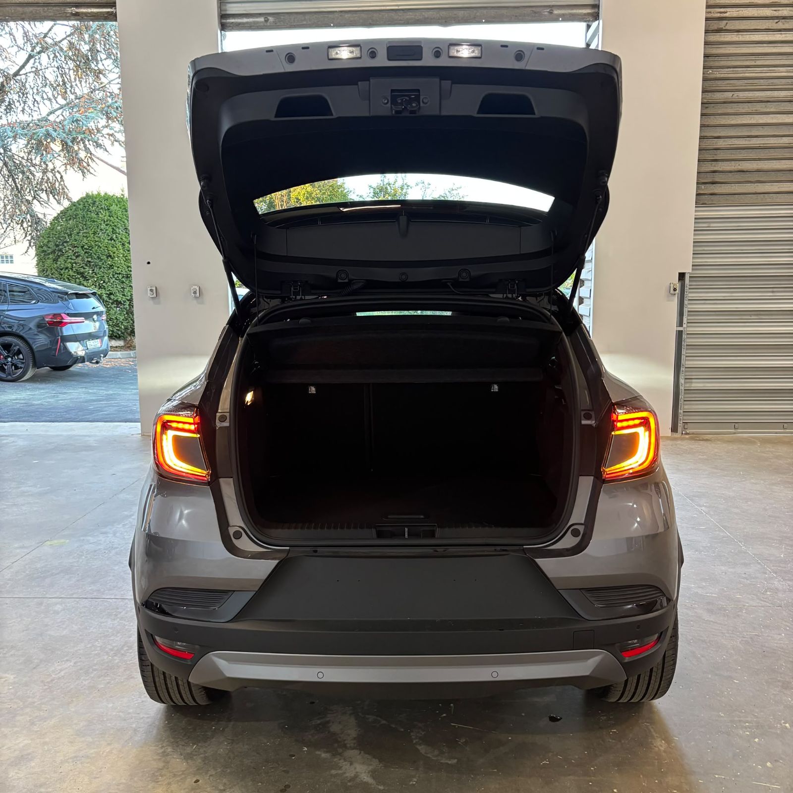 RENAULT CAPTUR ALPINE 1.3 Tce 155Ch BVA TOIT NOIR neuf - Leader export auto Algérie, licence moudjahidine, CCR (Vue 8) - DJCAR