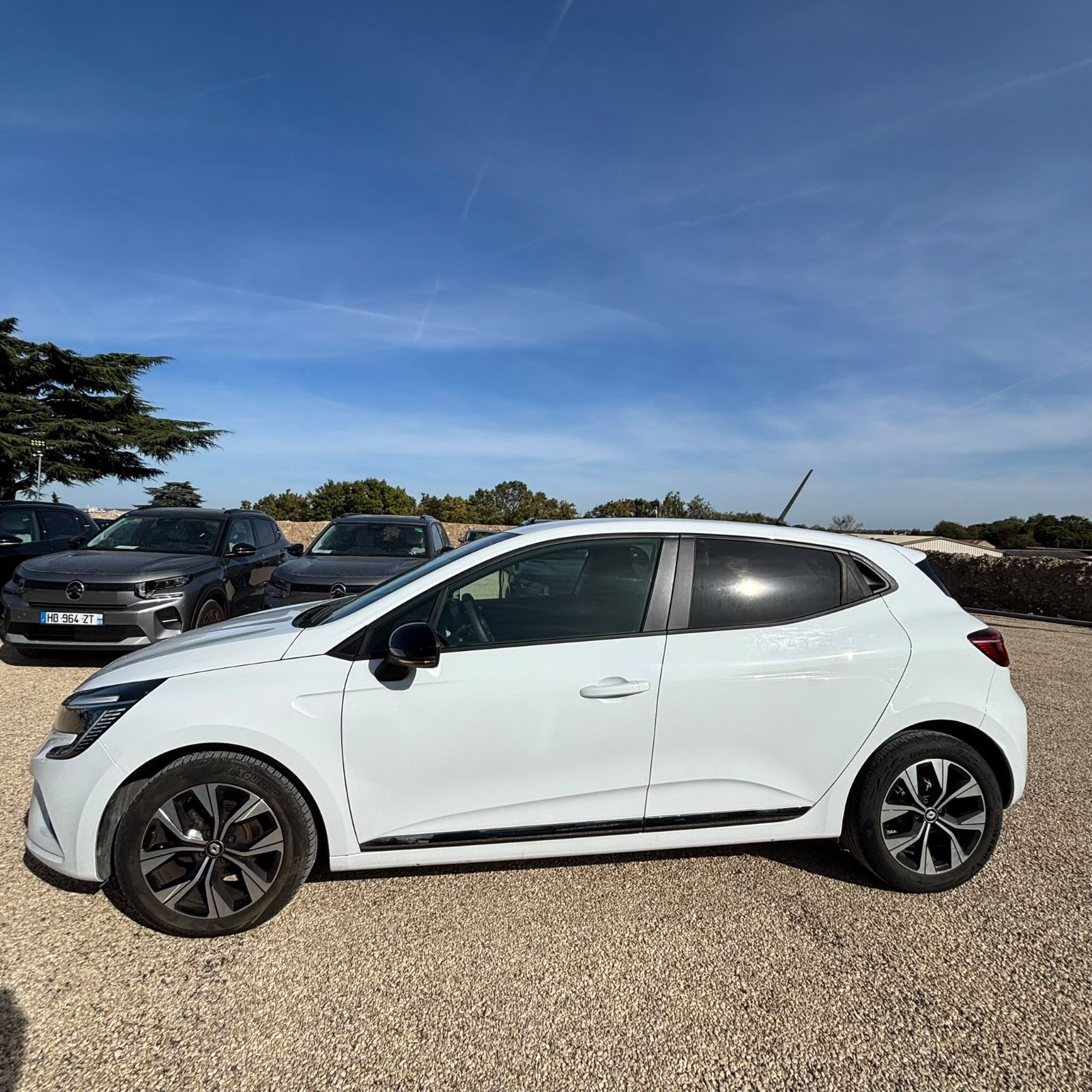 RENAULT CLIO V 1.0 TCe 90 Evolution 5P occasion - Leader export auto Algérie, licence moudjahidine, CCR (Vue 4) - DJCAR