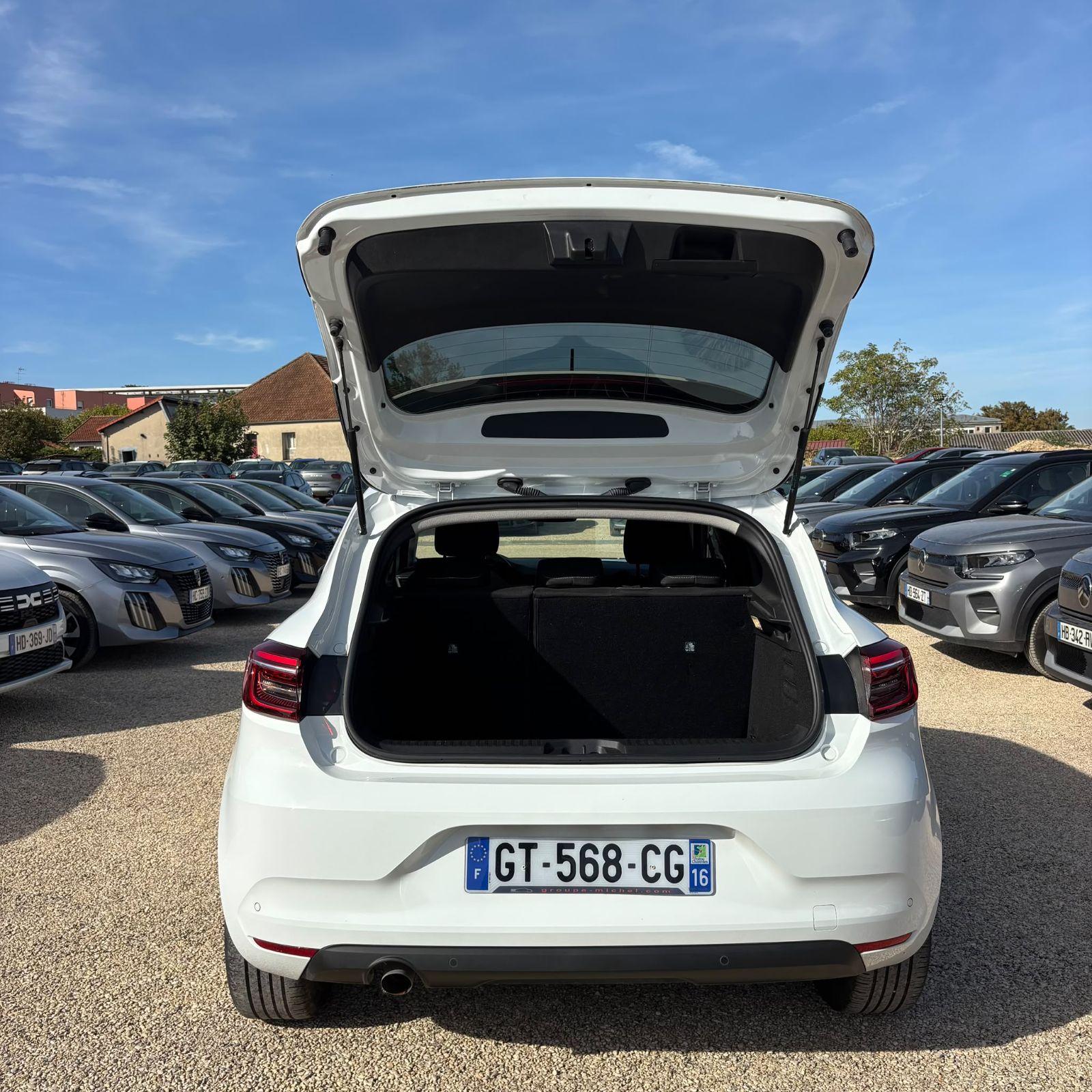 RENAULT CLIO V 1.0 TCe 90 Evolution 5P occasion - Leader export auto Algérie, licence moudjahidine, CCR (Vue 9) - DJCAR