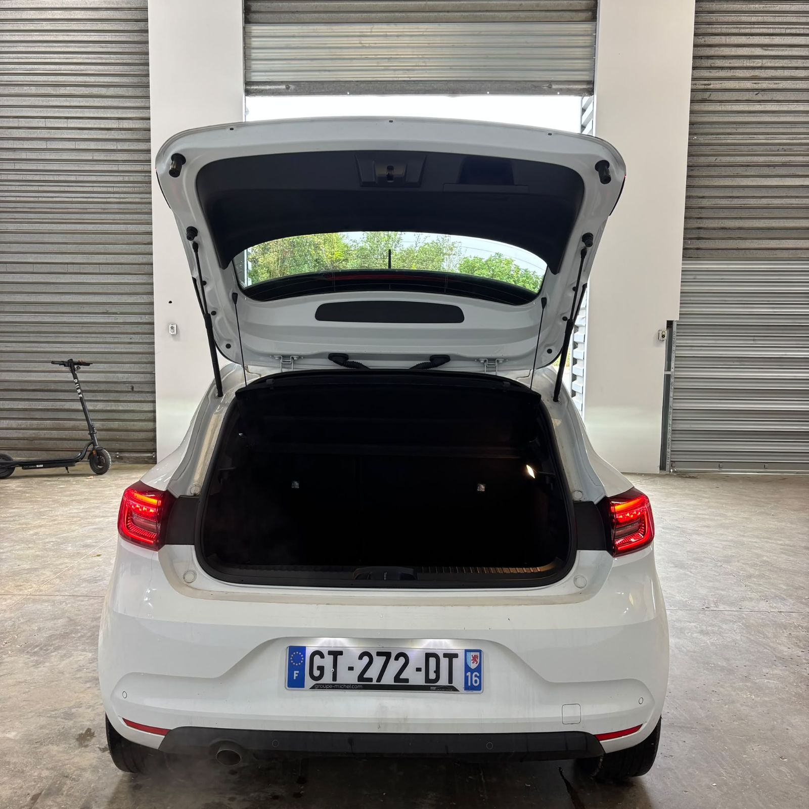 RENAULT CLIO V 1.0 TCe 90 Evolution 5P occasion - Leader export auto Algérie, licence moudjahidine, CCR (Vue 10) - DJCAR