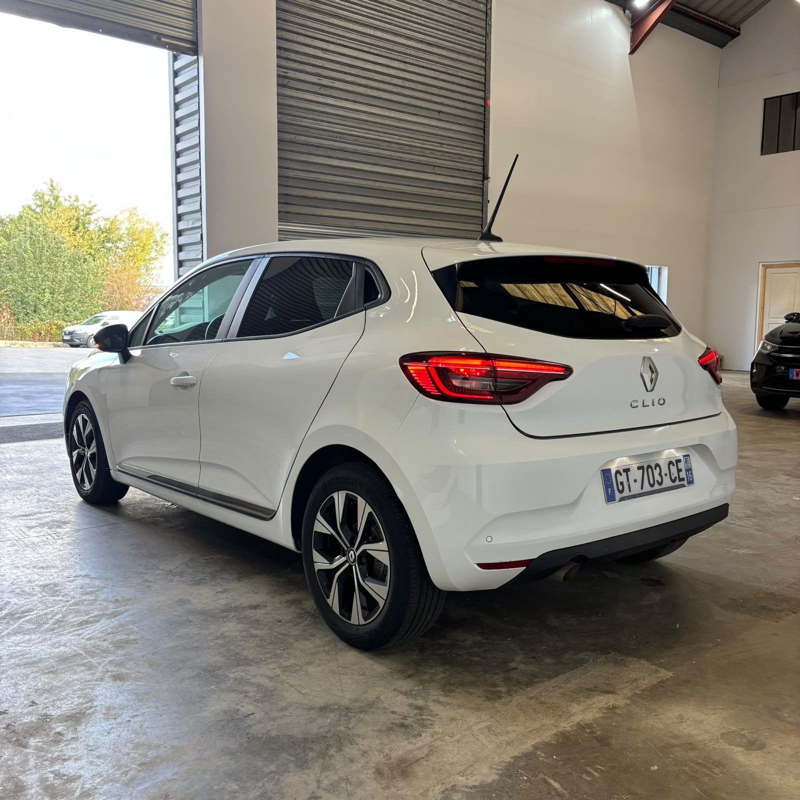 RENAULT CLIO V 1.0 TCe 90 Evolution 5P occasion - Leader export auto Algérie, licence moudjahidine, CCR (Vue 6) - DJCAR