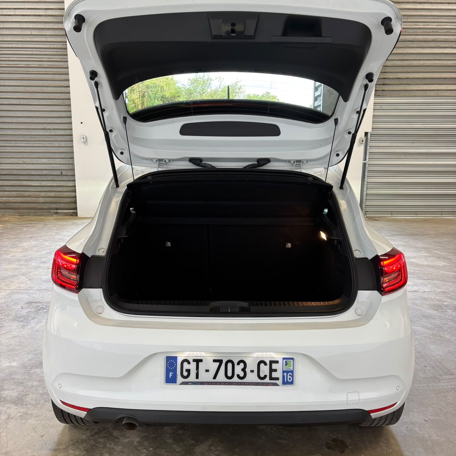RENAULT CLIO V 1.0 TCe 90 Evolution 5P occasion - Leader export auto Algérie, licence moudjahidine, CCR (Vue 11) - DJCAR