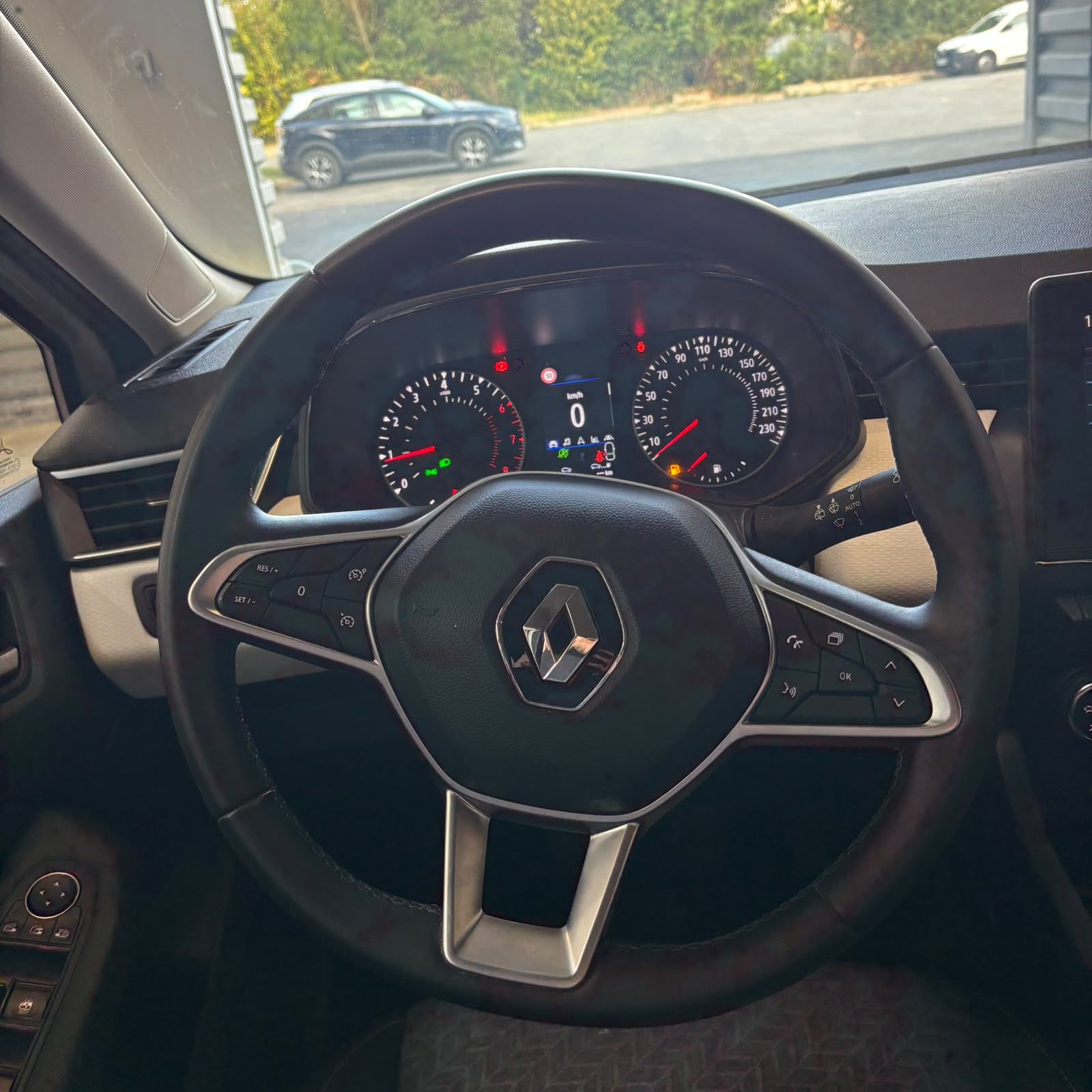 RENAULT CLIO V 1.0 TCe 90 Evolution 5P occasion - Leader export auto Algérie, licence moudjahidine, CCR (Vue 12) - DJCAR