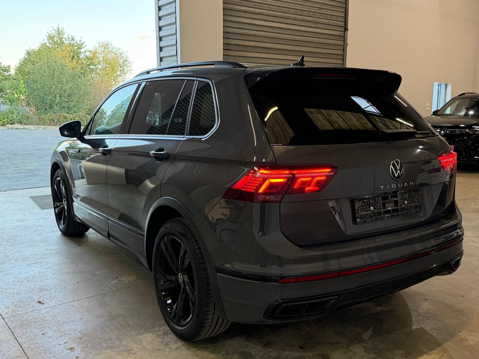 VOLKSWAGEN TIGUAN 1.5 TSI 150ch R LINE DSG7 CUIR SIEGE ELEC ATTELAGE occasion - Leader export auto Algérie, licence moudjahidine, CCR (Vue 6) - DJCAR