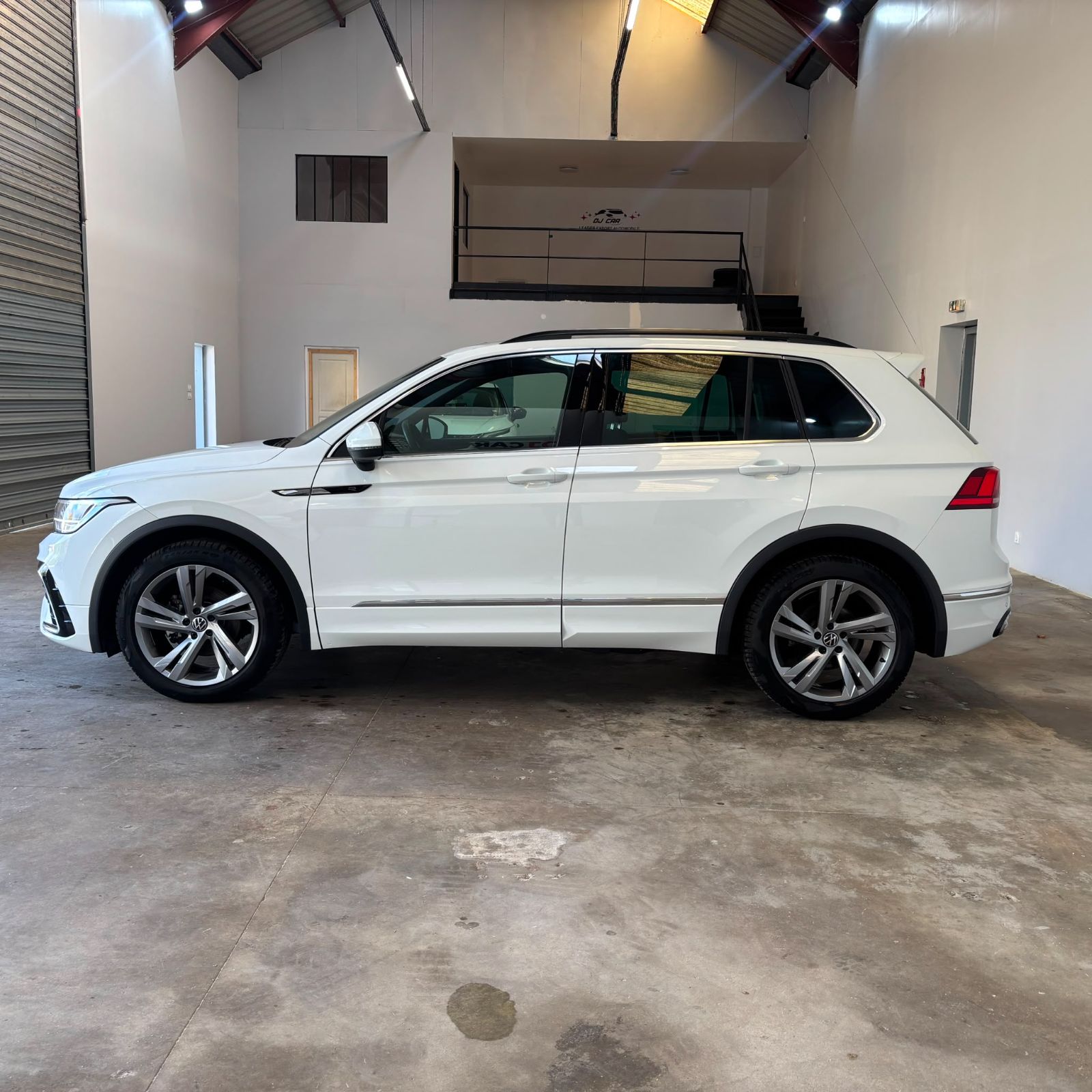 VOLKSWAGEN TIGUAN 1.5 TSI 150ch R LINE DSG7 TOIT PANO occasion - Leader export auto Algérie, licence moudjahidine, CCR (Vue 3) - DJCAR