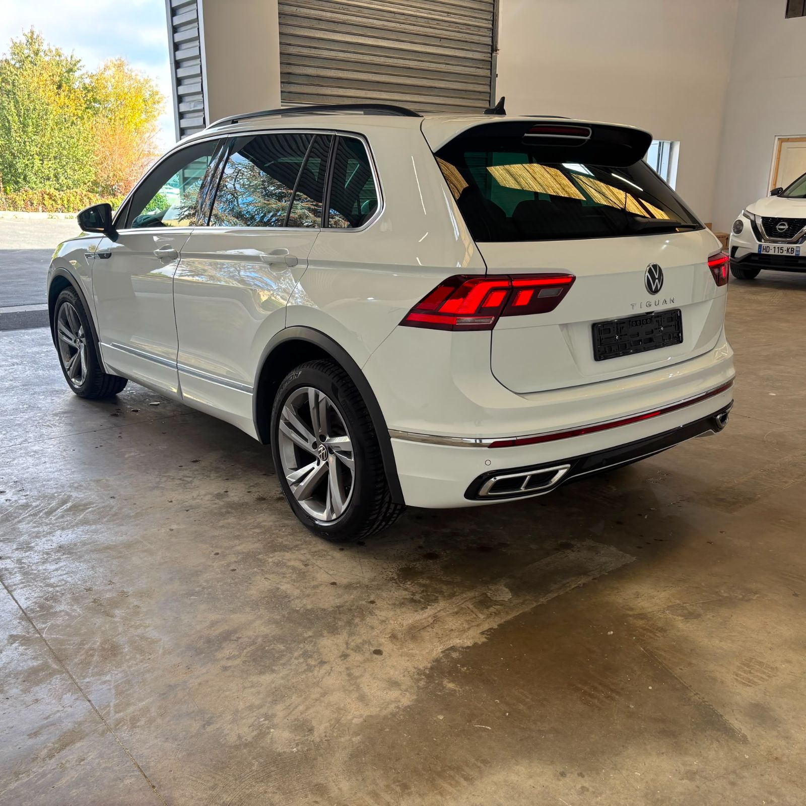 VOLKSWAGEN TIGUAN 1.5 TSI 150ch R LINE DSG7 TOIT PANO occasion - Leader export auto Algérie, licence moudjahidine, CCR (Vue 4) - DJCAR
