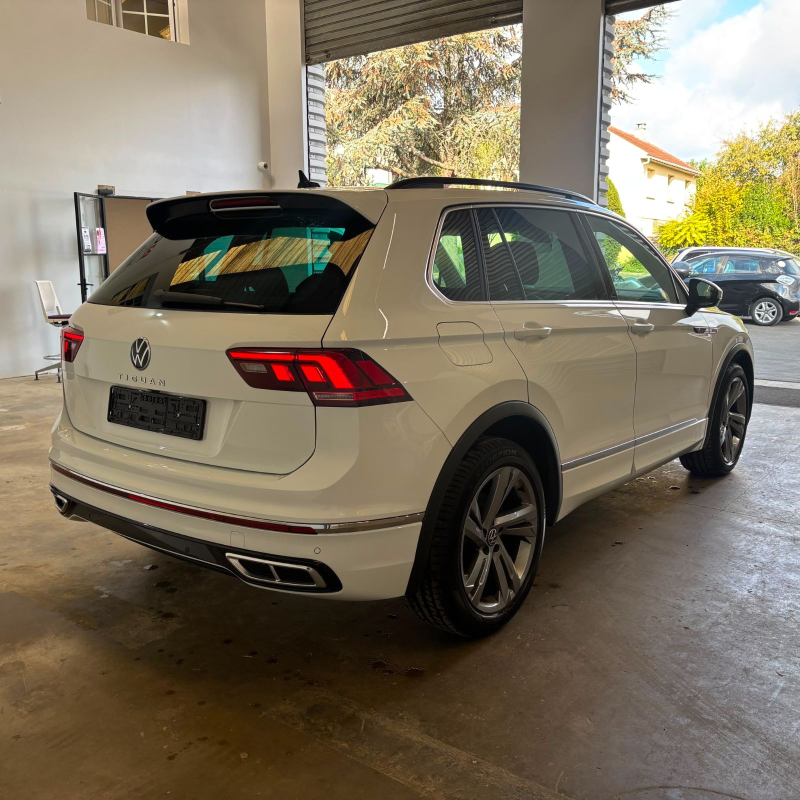 VOLKSWAGEN TIGUAN 1.5 TSI 150ch R LINE DSG7 TOIT PANO occasion - Leader export auto Algérie, licence moudjahidine, CCR (Vue 8) - DJCAR